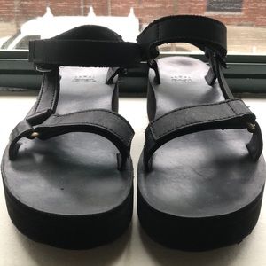 Platform Teva sandals